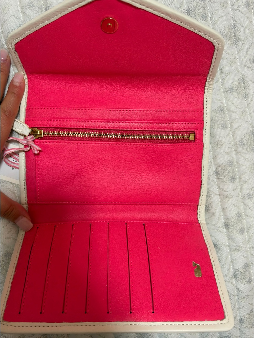 NWT Vineyard Vines Navy and White Clutch Wallet with Pink Tassel - Picture 3 of 6